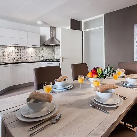 Short Group Staalmeesters Serviced Apartment