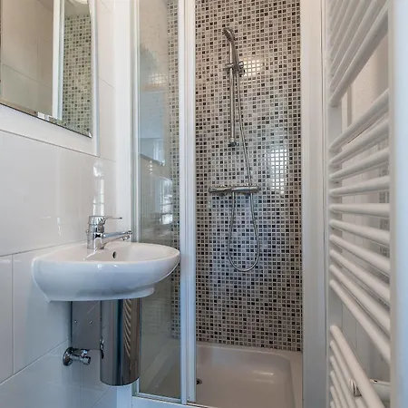 Short Group Staalmeesters Serviced Apartment