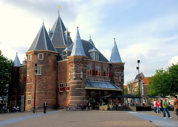 Short Group Staalmeesters Serviced * Amesterdão