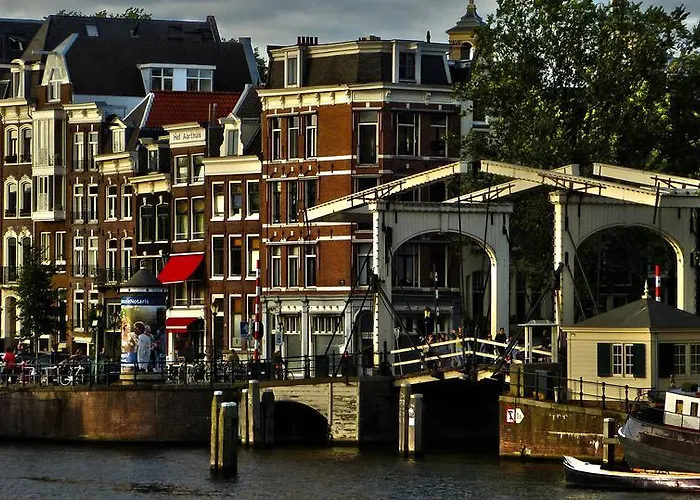 Short Group Staalmeesters Serviced Amesterdão