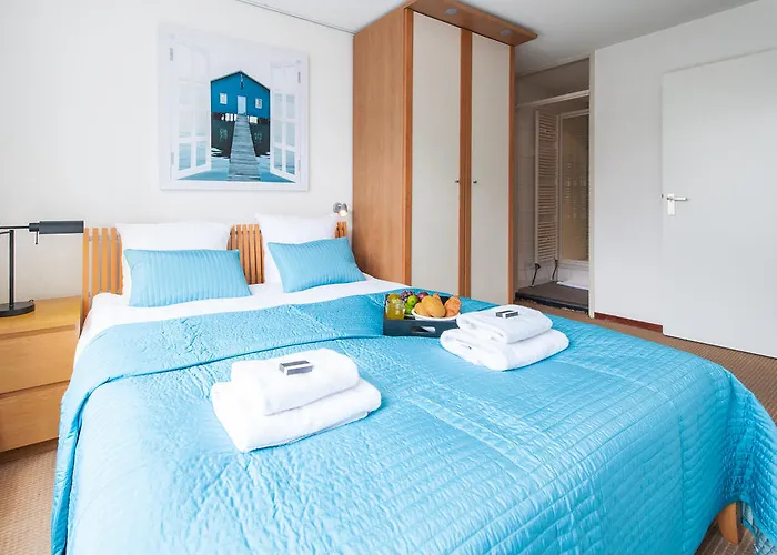 Short Group Staalmeesters Serviced Amesterdão