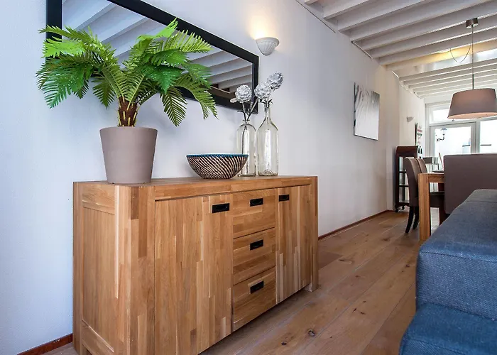 Short Group Staalmeesters Serviced * Amesterdão