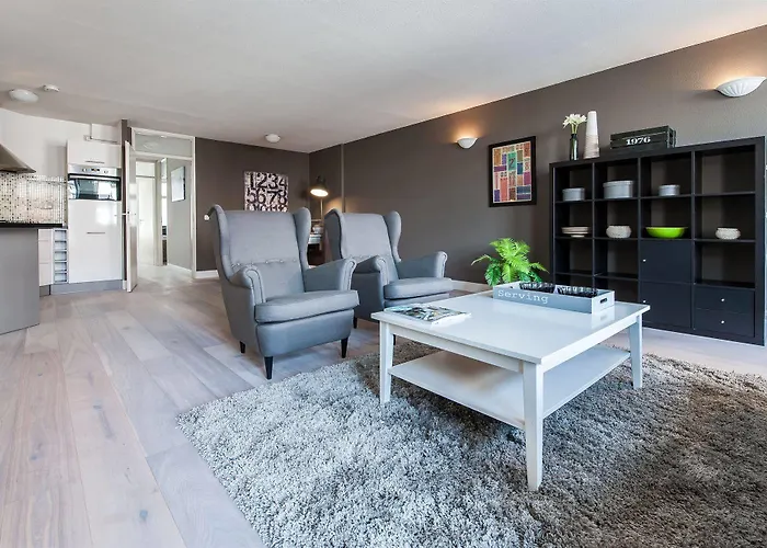 Short Group Staalmeesters Serviced *