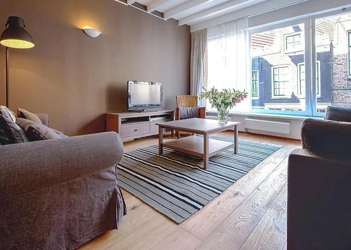 Short Group Staalmeesters Serviced * Amesterdão