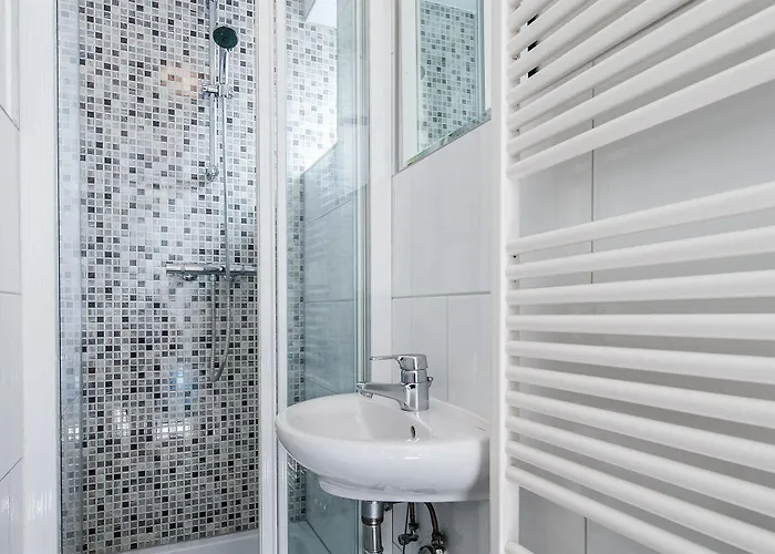 Short Group Staalmeesters Serviced Amesterdão